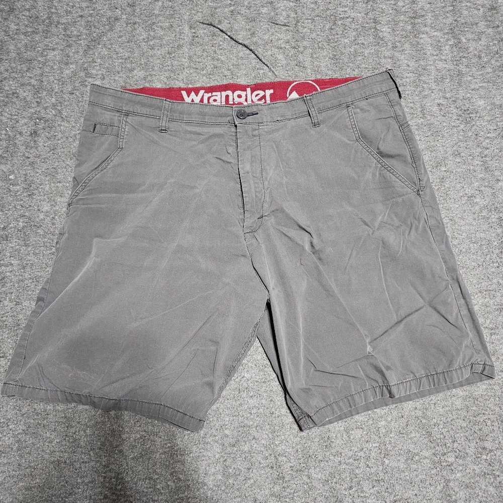 Wrangler Men's Gray Chino Shorts Size 42 | 74% Cotton Stretch